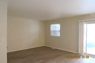 2790 Glasgow Ct, Schaumburg, IL 60194 - Photo 4