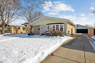 5123 Wolfe Dr, Oak Lawn, IL 60453 - Photo 2