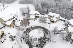 300 Wabena Ct, Minooka, IL 60447 - Photo 4