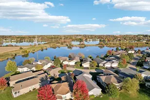 328 Legacy Ct, Grayslake, IL 60030 - Photo 32