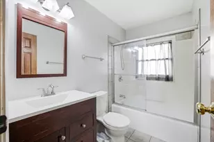 220 Dato Dr, Streamwood, IL 60107 - Photo 24