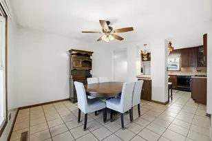 220 Dato Dr, Streamwood, IL 60107 - Photo 14