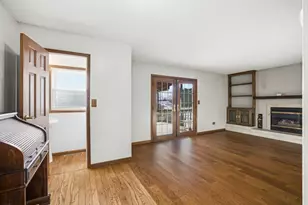 220 Dato Dr, Streamwood, IL 60107 - Photo 6