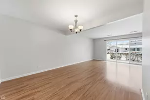 1081 Pinehurst Ln, Schaumburg, IL 60193 - Photo 6