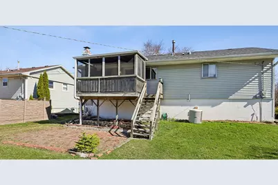 700 Hayward Avenue, Streamwood, IL 60107 - Photo 2