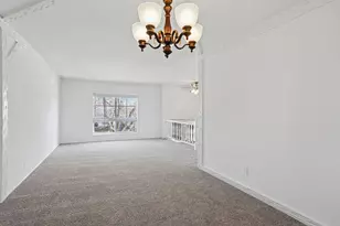 700 Hayward Ave, Streamwood, IL 60107 - Photo 6