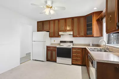 700 Hayward Avenue, Streamwood, IL 60107 - Photo 8