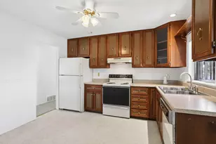 700 Hayward Ave, Streamwood, IL 60107 - Photo 8