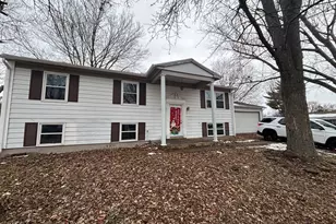 901 Dogwood Dr, Champaign, IL 61821 - Photo 2