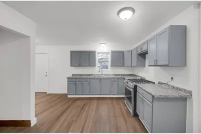 8008 S Muskegon Avenue, Chicago, IL 60617 - Photo 6