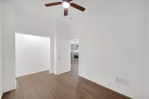 8008 S Muskegon Ave, Chicago, IL 60617 - Photo 14