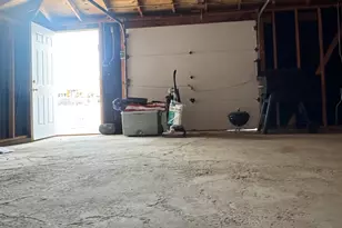 8936 S Oglesby Ave, Chicago, IL 60617 - Photo 16