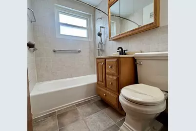 8936 S Oglesby Avenue, Chicago, IL 60617 - Photo 12