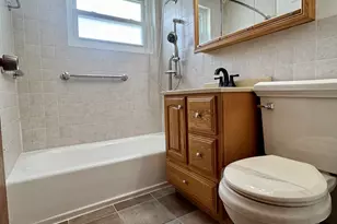 8936 S Oglesby Ave, Chicago, IL 60617 - Photo 12