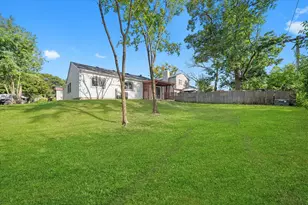 8040 Geneva St, Woodridge, IL 60517 - Photo 24