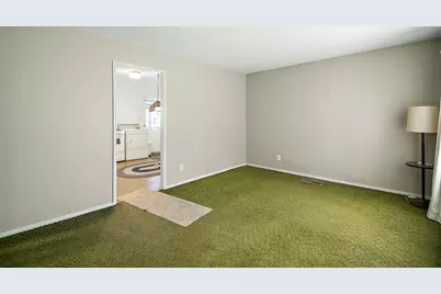 219 S Hillcrest Avenue, Kankakee, IL 60901 - Photo 4