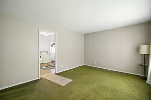 219 S Hillcrest Ave, Kankakee, IL 60901 - Photo 4