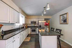 6325 Keokuk Rd, Indian Head Park, IL 60525 - Photo 8