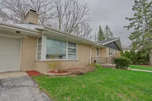 6325 Keokuk Rd, Indian Head Park, IL 60525 - Photo 2