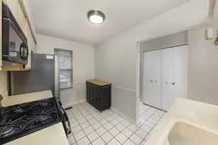 1604 Pebble Beach Cir, Elgin, IL 60123 - Photo 6