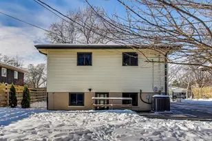 51 James Ct, Glenview, IL 60025 - Photo 32