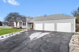6522 Sycamore Ct, McHenry, IL 60050 - Photo 2