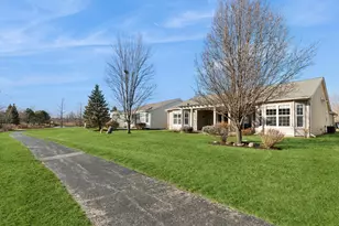 2545 Edgewater Dr, Elgin, IL 60124 - Photo 20