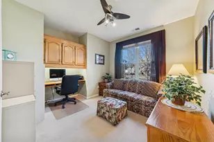 2545 Edgewater Dr, Elgin, IL 60124 - Photo 6