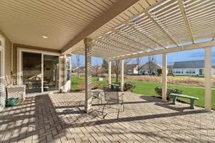 2545 Edgewater Dr, Elgin, IL 60124 - Photo 18