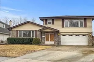 833 W Heritage Dr, Addison, IL 60101 - Photo 1