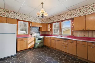 844 S 1st St, Dekalb, IL 60115 - Photo 10