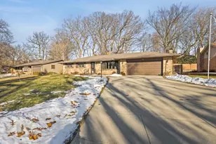 4616 Lanewood Dr, Rockford, IL 61108 - Photo 2