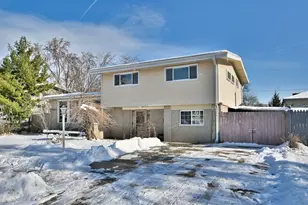 521 Michael Manor, Glenview, IL 60025 - Photo 2