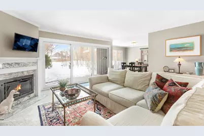 563 Woodview Road #D, Lake Barrington, IL 60010 - Photo 4