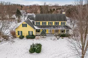 5N022 Hunters Ln, Saint Charles, IL 60175 - Photo 2