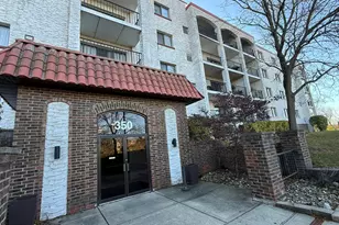 350 Plum Creek Dr, Wheeling, IL 60090 - Photo 1