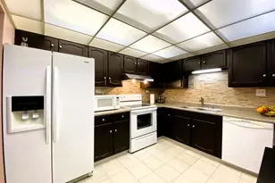 350 Plum Creek Dr, Wheeling, IL 60090 - Photo 8