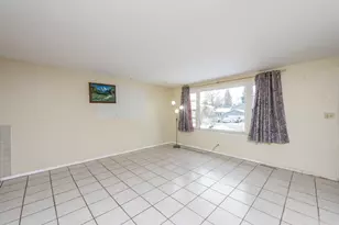 1607 N Channel Dr, Round Lake Beach, IL 60073 - Photo 6