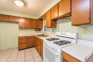 1607 N Channel Dr, Round Lake Beach, IL 60073 - Photo 10