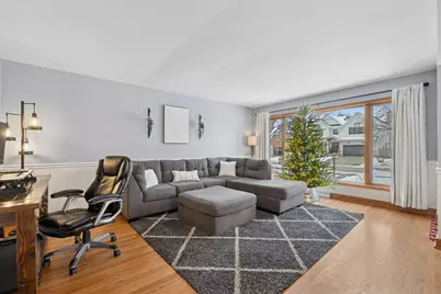 309 N Clinton Avenue, Elmhurst, IL 60126 - Photo 6