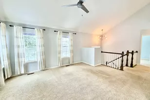 898 Emerald Dr, Pingree Grove, IL 60140 - Photo 4