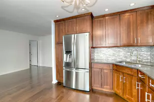 1080 Ridgefield Cir, Carol Stream, IL 60188 - Photo 12