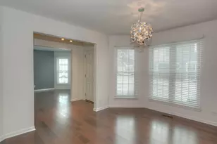 1080 Ridgefield Cir, Carol Stream, IL 60188 - Photo 8