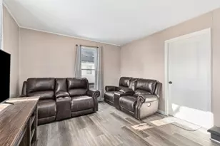 552 Simms St, Aurora, IL 60505 - Photo 6