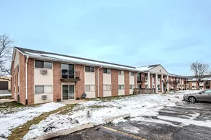 685 E Fullerton Ave, Glendale Heights, IL 60139 - Photo 4