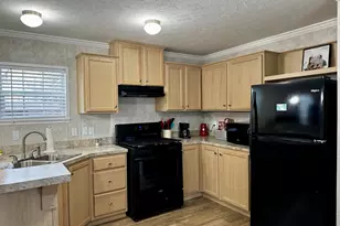 616 6th St, Bloomington, IL 61704 - Photo 8