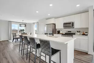 367 Bridgeview Ct, Saint Charles, IL 60174 - Photo 10