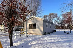 518 Spring St, Streator, IL 61364 - Photo 2