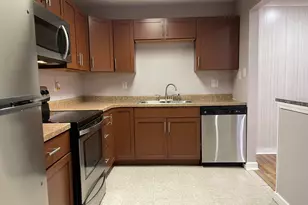 803 Garden Cir, Streamwood, IL 60107 - Photo 4