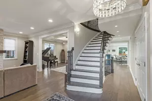 2611 Laurel Ln, Wilmette, IL 60091 - Photo 2